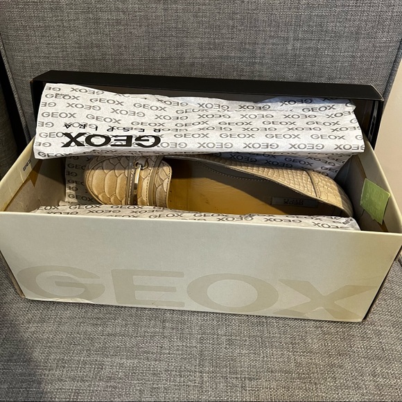 Geox Women’s python leather flats. US 8.5 (EU 38.5) - Picture 12 of 12